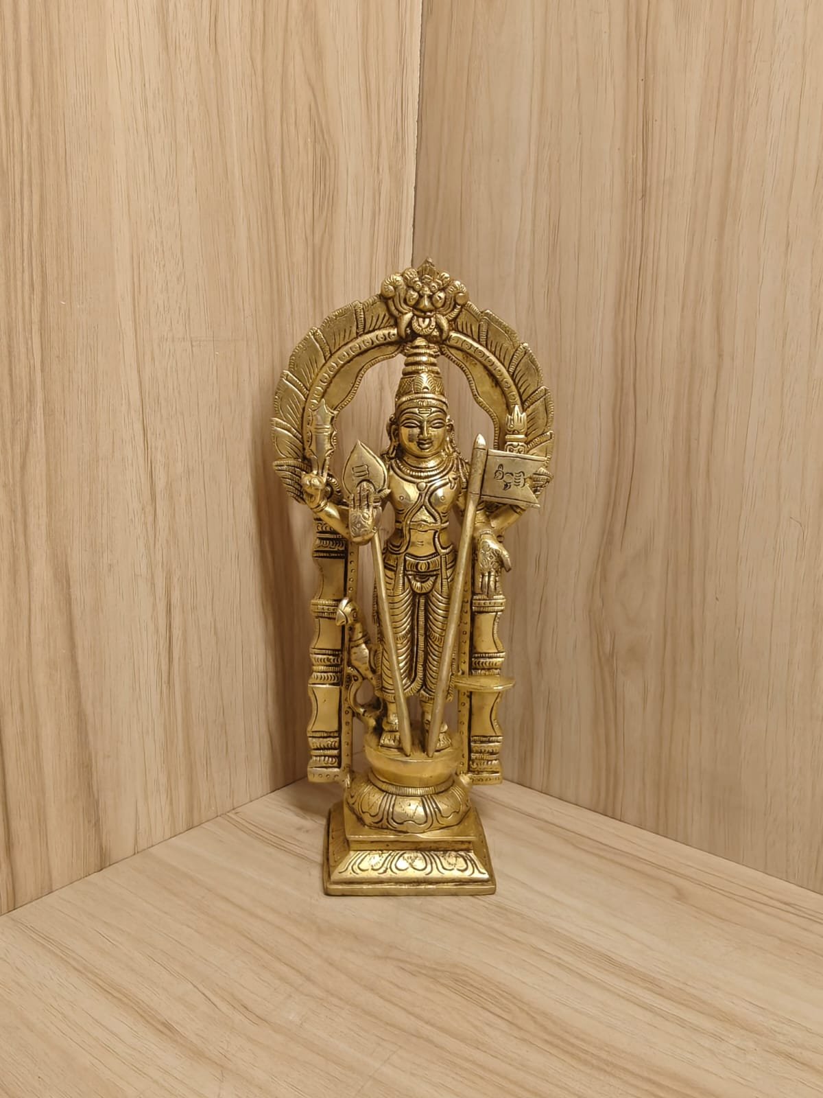 M W-3.040kgs H-11.5in L-5.5in B-3.2in Brass Thiruvachi Murugan Statue 11.5 Inch - Image 1
