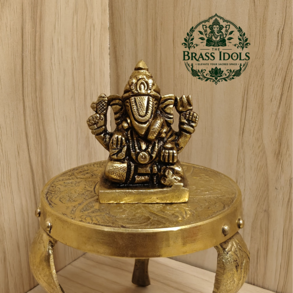 Brass Dagdusheth Ganesha Idol 2 Inch